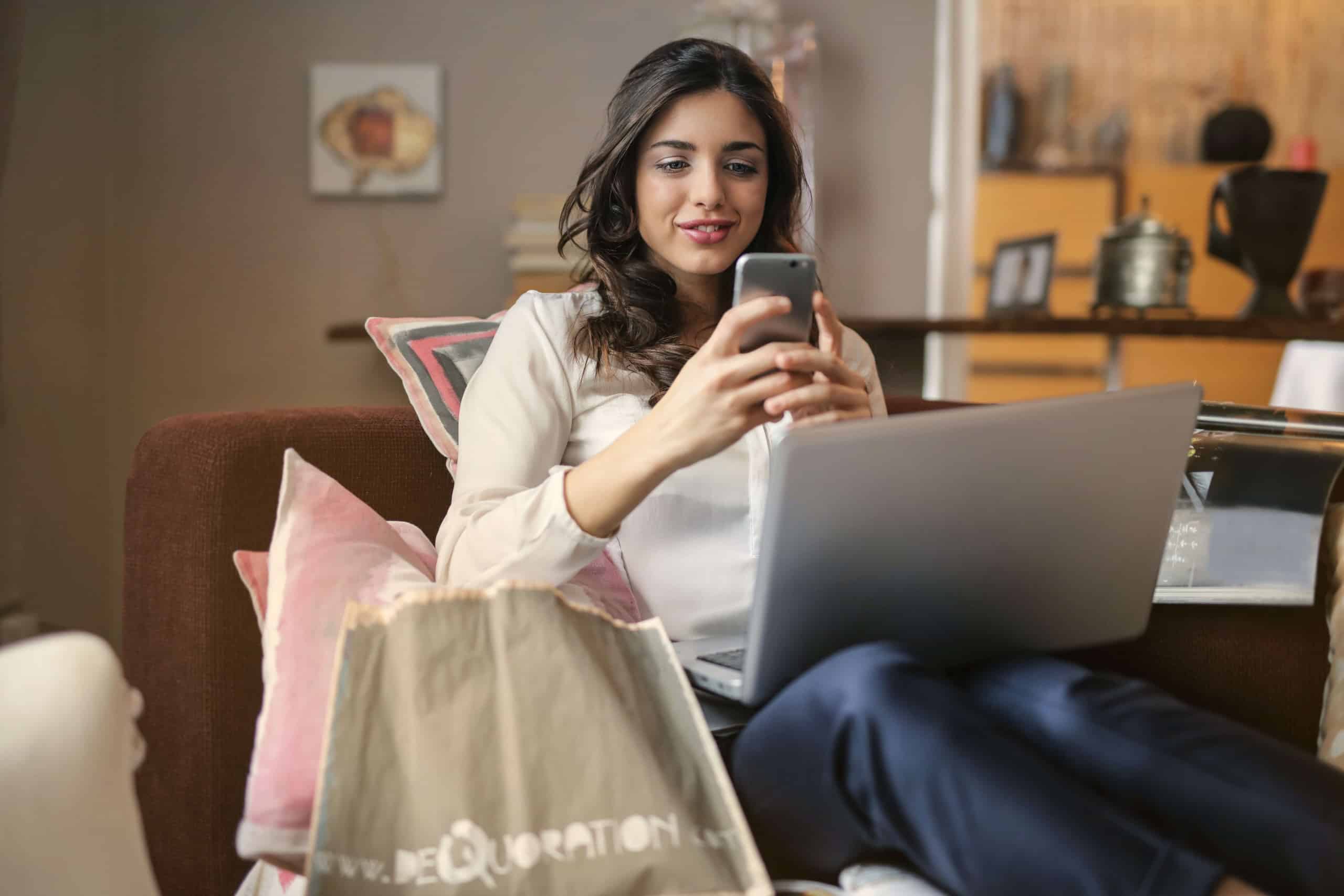 Columbus, Ohio Title Loans 1 woman on computer